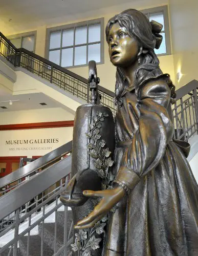 Helen keller Statue