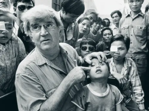 Fred Hollows and Kids